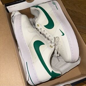 Nike Women’s AIR FORCE 1'07 SE